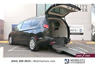 Used 2022 Chrysler Pacifica Touring-L image 1