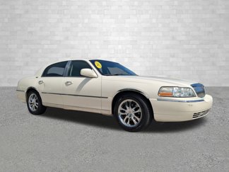 Used 2007 Lincoln Town Car Signature Limited image 1