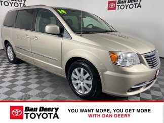 Used 2014 Chrysler Town & Country Touring image 1