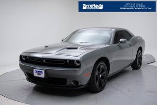 Used 2019 Dodge Challenger SXT image 1