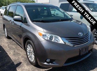 Used 2017 Toyota Sienna Limited image 1