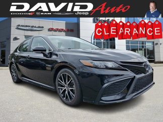 Used 2022 Toyota Camry SE image 1