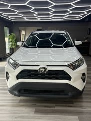 Used 2020 Toyota RAV4 XLE image 1