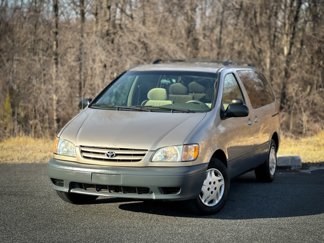 Used 2002 Toyota Sienna CE image 1