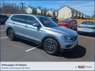 Used 2021 Volkswagen Tiguan SE image 1