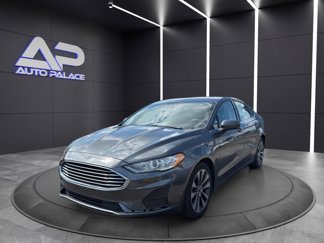 Used 2020 Ford Fusion SE image 1