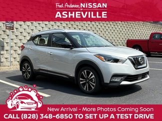 Used 2020 Nissan Kicks SR image 1