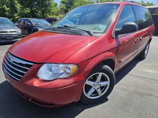 Used 2006 Chrysler Town & Country Touring image 1