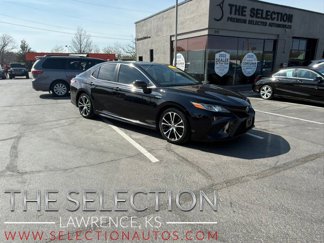 Used 2019 Toyota Camry SE image 1