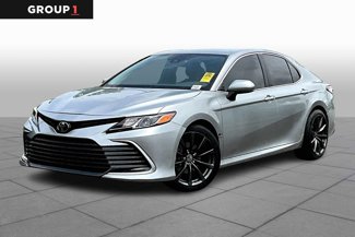 Used 2021 Toyota Camry LE image 1