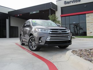 Used 2017 Toyota Highlander XLE image 1