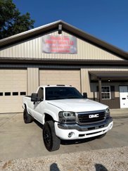 Used 2005 GMC Sierra 2500 4x4 Regular Cab w/ Heavy-Duty Power Package image 1