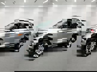 Used 2023 Ford Explorer XLT image 1