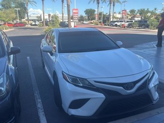 Used 2018 Toyota Camry SE image 1