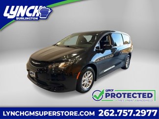 Used 2022 Chrysler Voyager LX image 1