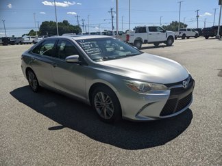 Used 2017 Toyota Camry SE image 1