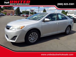 Used 2014 Toyota Camry LE image 1