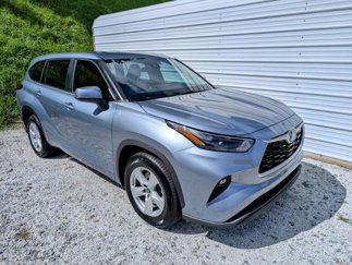Used 2023 Toyota Highlander FWD image 1