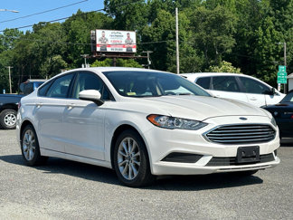 Used 2017 Ford Fusion SE w/ Fusion SE Technology Package image 1