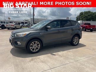 Used 2017 Ford Escape SE image 1