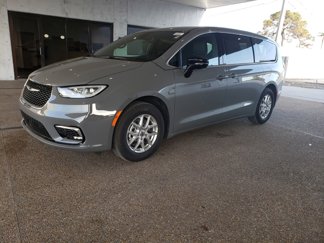 New 2025 Chrysler Pacifica Select image 1