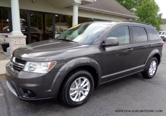 Used 2017 Dodge Journey SXT w/ Comfort/Convenience Group image 1