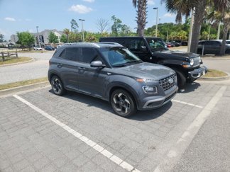 Used 2023 Hyundai Venue SEL image 1