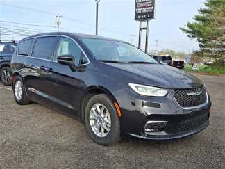 Used 2023 Chrysler Pacifica Touring-L image 1
