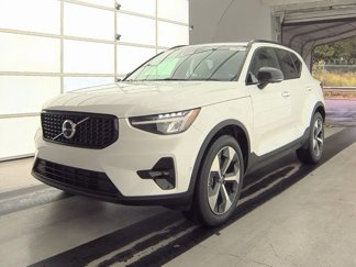 Used 2023 Volvo XC40 B4 Ultimate image 1