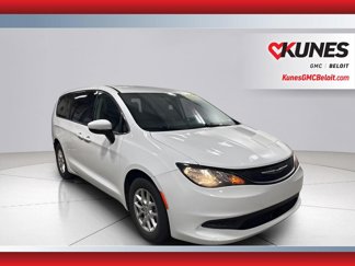 Used 2022 Chrysler Voyager LX image 1