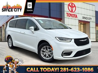 Used 2022 Chrysler Pacifica Touring-L image 1