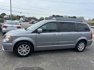 Used 2014 Chrysler Town & Country Touring image 1