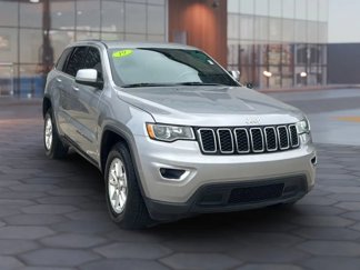 Used 2019 Jeep Grand Cherokee Laredo image 1