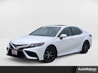 Used 2021 Toyota Camry SE image 1