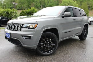 Certified 2022 Jeep Grand Cherokee Laredo X image 1