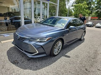 Used 2020 Toyota Avalon Limited image 1
