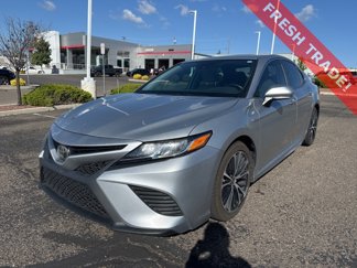 Used 2020 Toyota Camry SE image 1