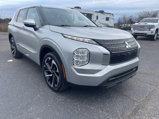 Used 2022 Mitsubishi Outlander ES image 1