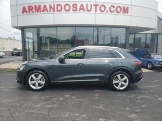 Used 2019 Audi e-tron Prestige w/ Prestige Package image 1
