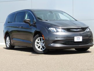 Used 2019 Chrysler Pacifica Touring image 1
