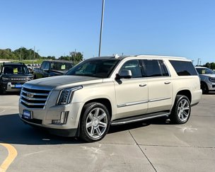 Used 2017 Cadillac Escalade ESV Luxury image 1