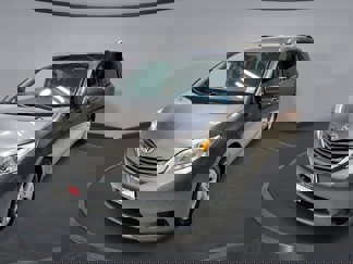 Used 2015 Toyota Sienna LE image 1