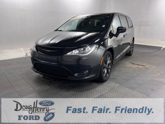 Used 2019 Chrysler Pacifica Touring Plus w/ S Appearance Package image 1