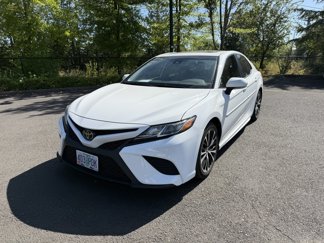 Used 2020 Toyota Camry SE image 1