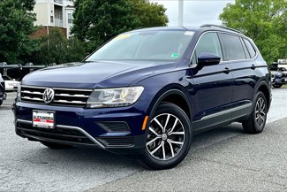 Used 2021 Volkswagen Tiguan SE w/ Panoramic Sunroof Package image 1