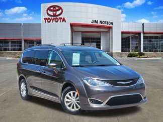 Used 2017 Chrysler Pacifica Touring-L image 1
