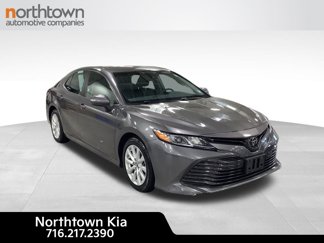 Used 2018 Toyota Camry LE image 1