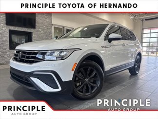 Used 2024 Volkswagen Tiguan SE image 1