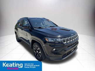 Used 2022 Jeep Compass Latitude image 1