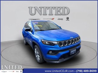 Used 2023 Jeep Compass Latitude w/ Sun and Sound Group image 1
